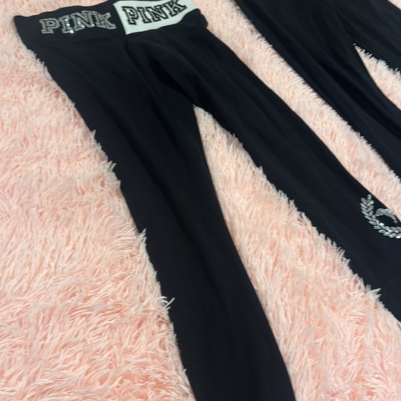 Two pair of Victoria’s Secret yoga pants, size medium - Picture 5 of 8